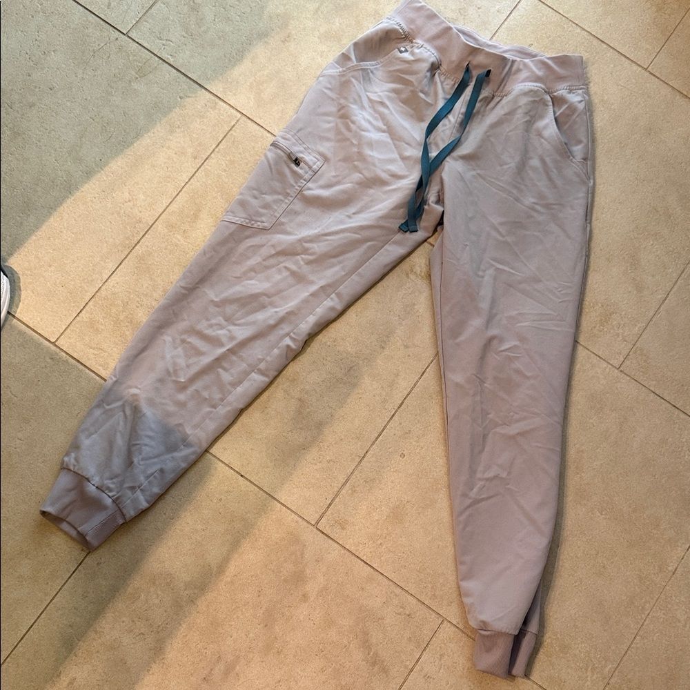 Figs Cream Jogger Pants with Teal Drawstring Jogger FIGS SIze XS - NEW W TAGS